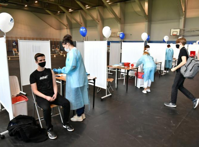 Αίτηση Moderna στον FDA για μείωση κρουσμάτων και θανάτων κορωνοϊού διεθνώς - Αίρονται απαγορευτικά μέτρα